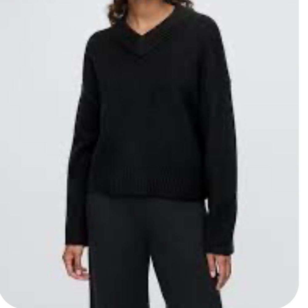 GAP CashSoft cropped v-neck sweater